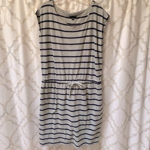 Gap tie waist dress
